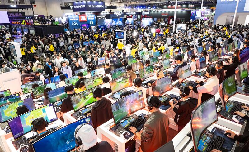 지스타 2023 찾은 관람객들-국제신문